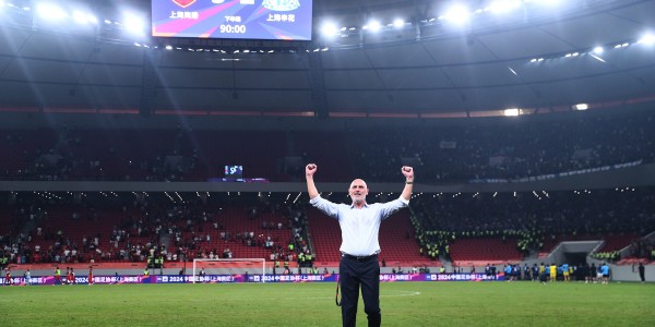 记者：海港采用的是英超经理运作模式，穆斯卡特权力基本达到巅峰