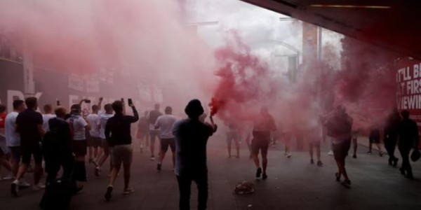 b体育app-毒品、入侵、暴力……盎撒暴民将国耻骚乱变英超常态