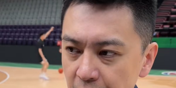 b体育app-备战青岛！赵继伟开启合练但缺席今晚比赛，杨鸣展望对手给足认可